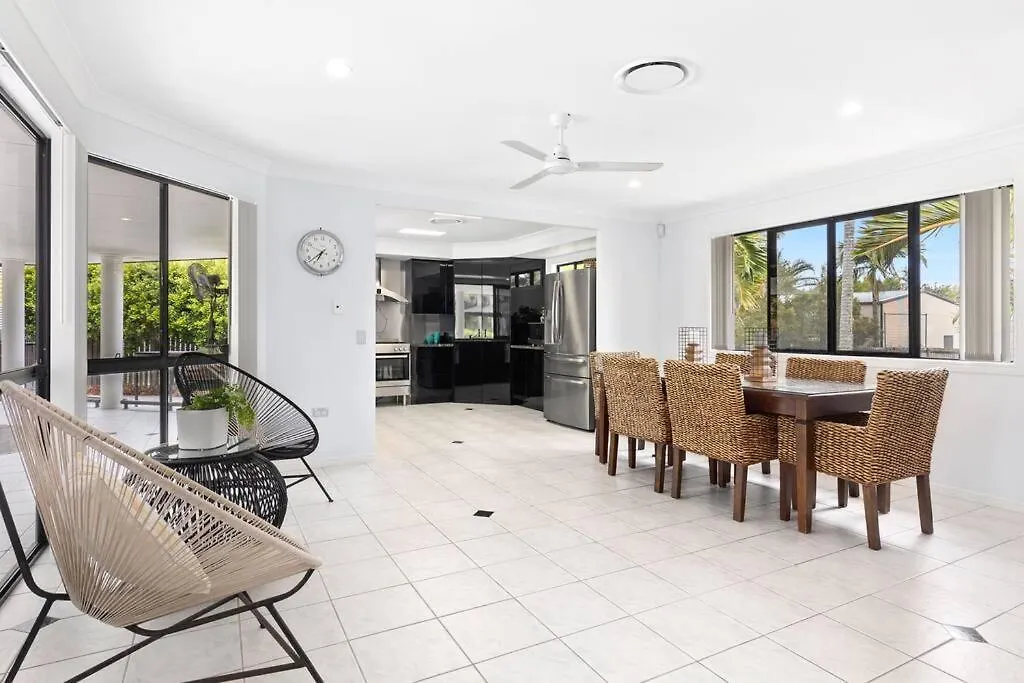 Luxury Beachfront Home In Hervey Bay Urangan Dom wakacyjny