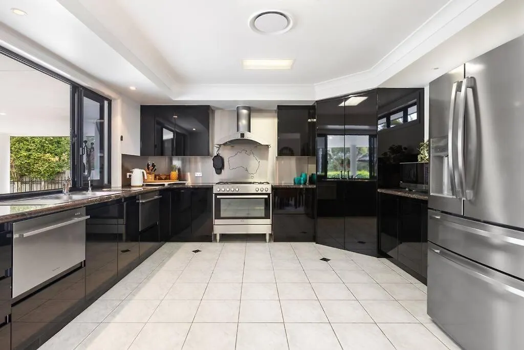 Dom wakacyjny Luxury Beachfront Home In Hervey Bay Urangan